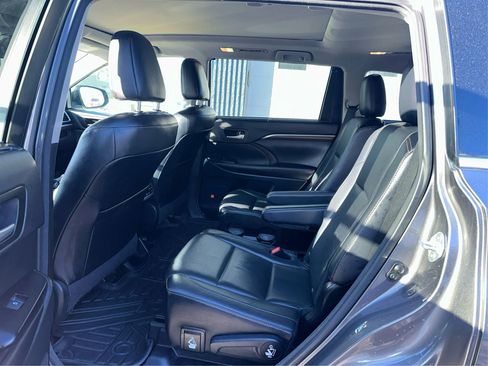 Used 2016 Toyota Highlander Limited image 10