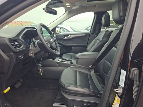 Used 2025 Ford Escape Platinum AWD/4WD image 2