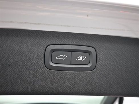 Used 2024 Volvo XC90 B5 Plus w/ Protection Package Premier image 32