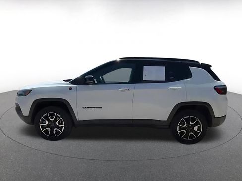 Used 2025 Jeep Compass Trailhawk w/ Trailer Tow Group AWD/4WD image 10