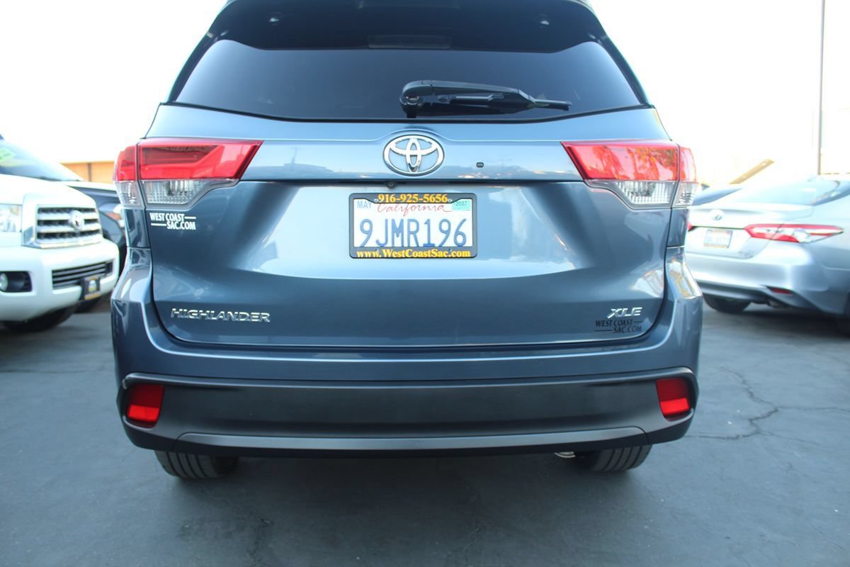 Used 2018 Toyota Highlander XLE w/ Carpet Mat Package (TMS) FWD image 15