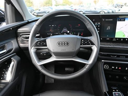 Used 2025 Audi Q5 Premium w/ Convenience Package image 5