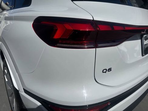 Used 2025 Audi Q6 e-tron Premium w/ Convenience Package image 33