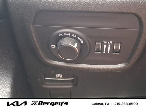 Used 2023 Jeep Grand Cherokee L Laredo AWD/4WD image 27