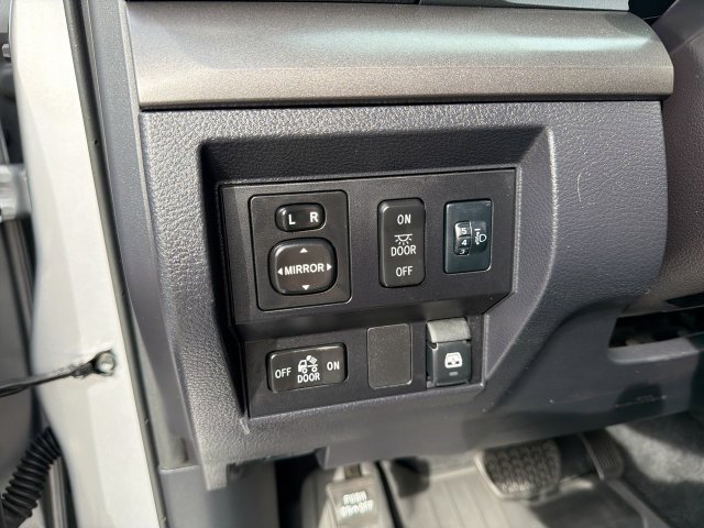 Used 2017 Toyota Tundra SR5 w/ TRD Off Road Package AWD/4WD image 18