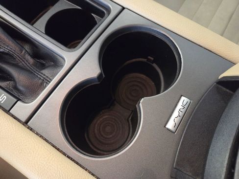 Used 2018 Ford Taurus SE image 30