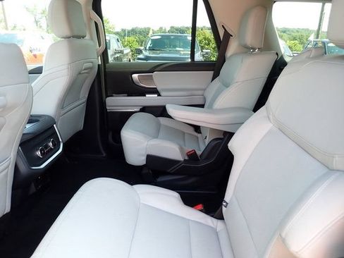 Used 2025 Ford Expedition Platinum AWD/4WD image 20