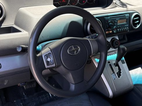 Used 2012 Scion xB FWD image 13