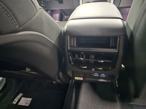 New 2025 Jeep Grand Cherokee Laredo w/ Luxury Tech Group I RWD image 31