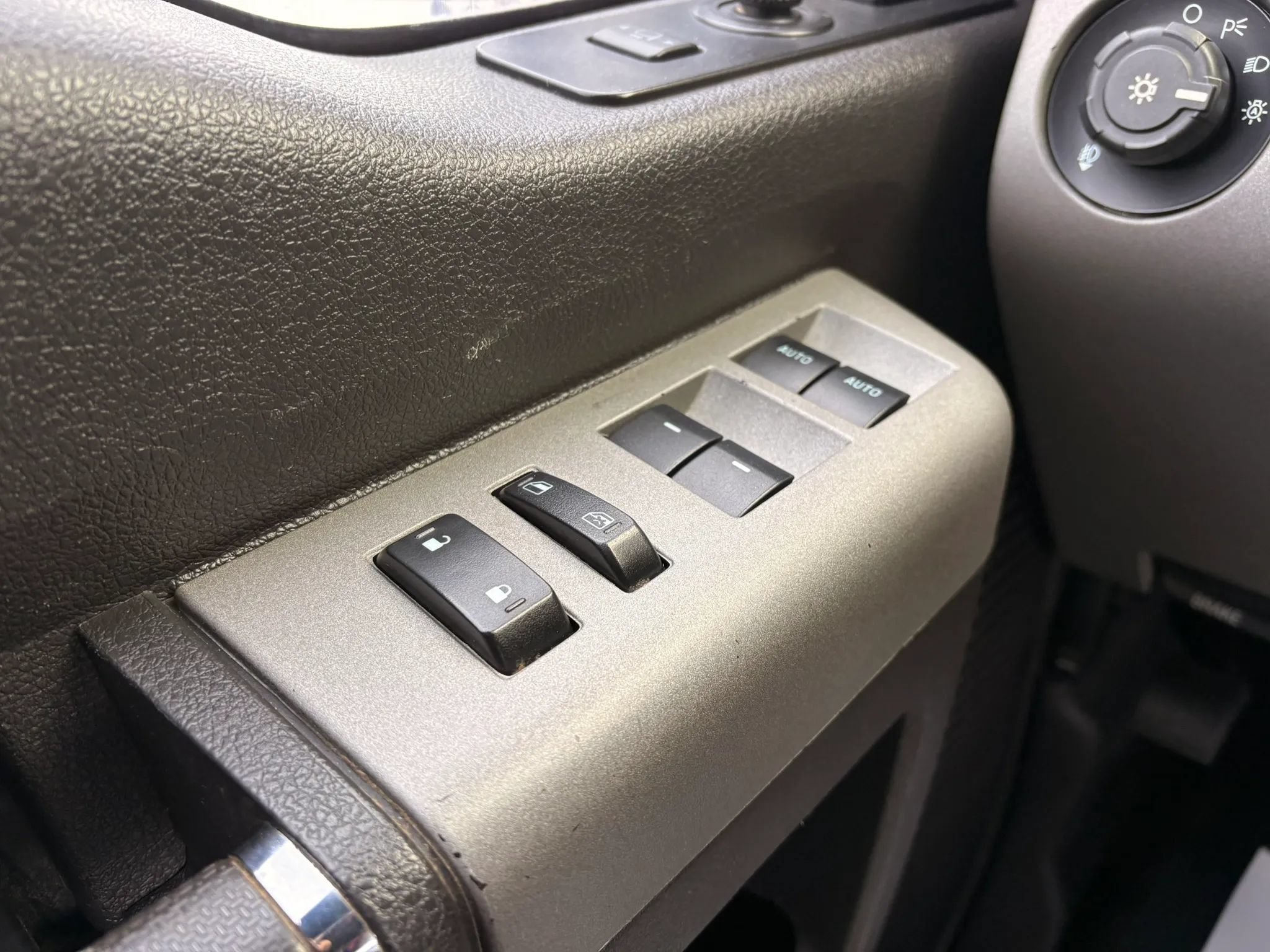 Used 2015 Ford F250 Lariat w/ Lariat Ultimate Package AWD/4WD image 29