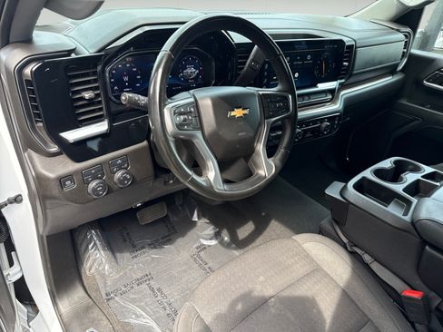 Used 2024 Chevrolet Silverado 2500 LT AWD/4WD image 16