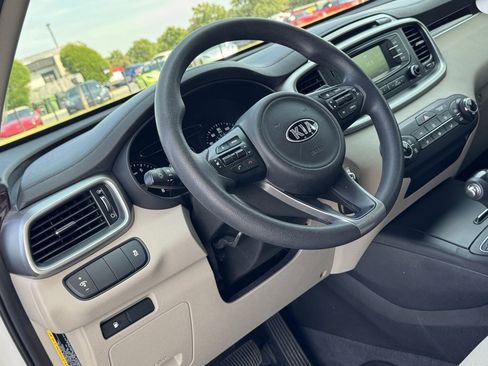 Used 2016 Kia Sorento LX image 4