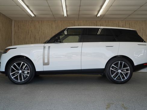 Used 2025 Land Rover Range Rover SE AWD/4WD image 5