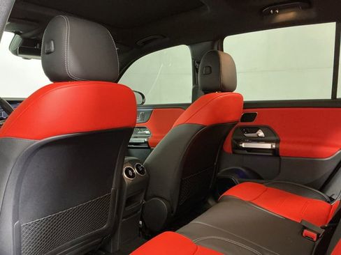 Used 2025 Mercedes-Benz GLB 35 AMG 4MATIC image 24