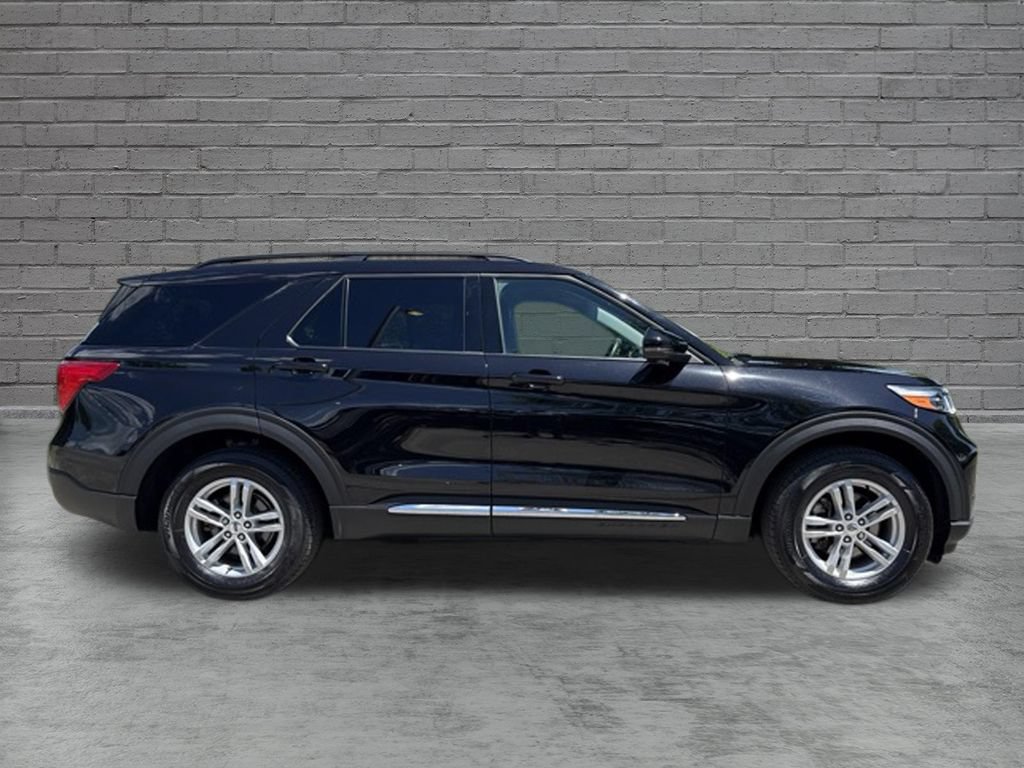 Used 2024 Ford Explorer XLT w/ Equipment Group 202A AWD/4WD image 9