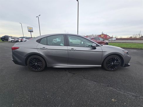Used 2025 Toyota Camry SE image 2