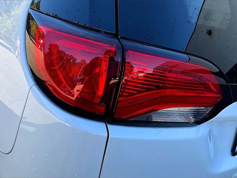 Used 2019 Chrysler Pacifica Touring-L Plus w/ Advanced Safetytec Group image 22