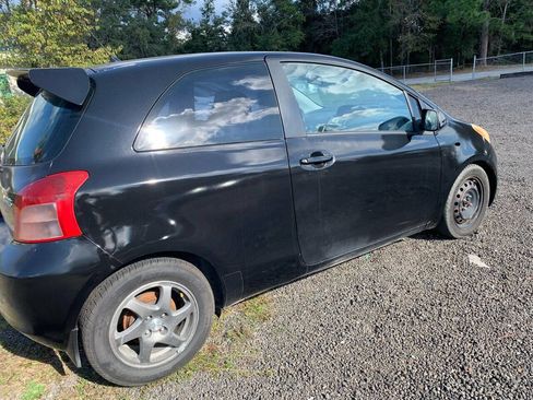 Used 2007 Toyota Yaris 2-Door Hatchback image 3