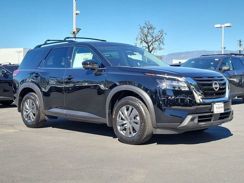 New 2025 Nissan Pathfinder SV image 15