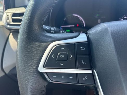 Used 2023 Toyota Sienna XLE w/ XLE Plus Package image 19