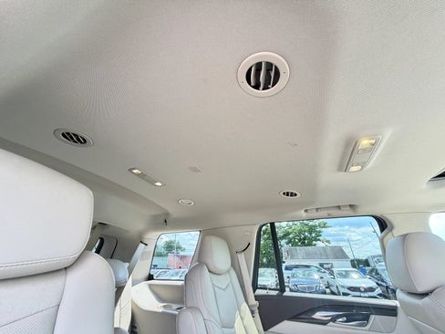 Used 2017 Cadillac Escalade Luxury AWD/4WD image 56