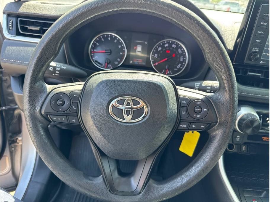 Used 2022 Toyota RAV4 LE FWD image 13