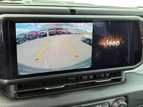 Used 2025 Jeep Wrangler Unlimited Sport AWD/4WD image 23