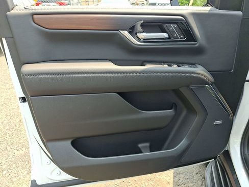 New 2026 GMC Yukon Denali AWD/4WD image 9