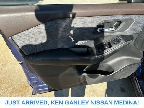 Used 2023 Nissan Rogue SV AWD/4WD image 14