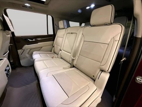 Used 2021 GMC Yukon XL Denali w/ Denali Premium Package AWD/4WD image 25