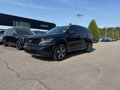 Used 2022 Kia Sorento S w/ Panoramic Sunroof Package FWD image 2