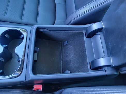 Used 2016 Volkswagen Touareg Sport image 22