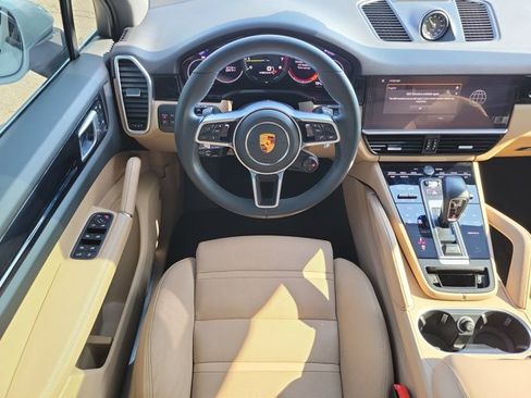 Certified 2022 Porsche Cayenne S AWD/4WD image 17