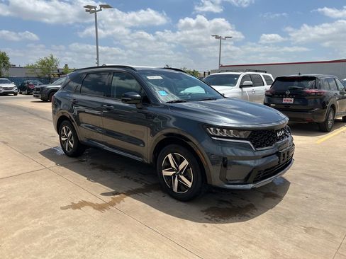 Used 2023 Kia Sorento S w/ Panoramic Sunroof Package FWD image 4