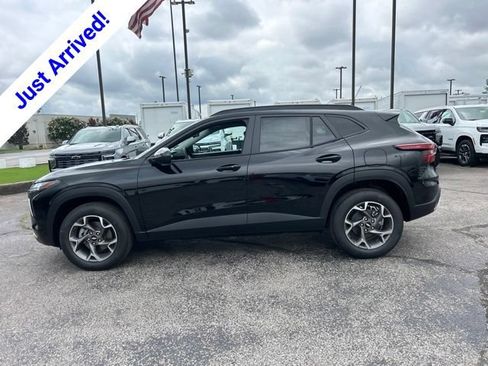 New 2026 Chevrolet Trax LT w/ LT Convenience Package FWD image 6