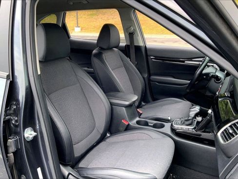 Used 2025 Kia Seltos S AWD/4WD image 7