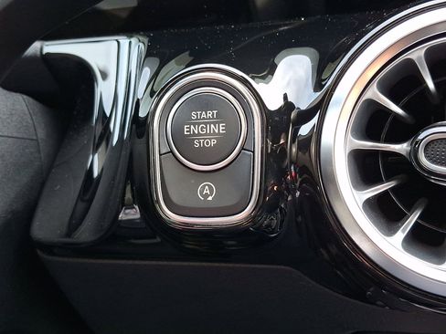 Used 2022 Mercedes-Benz GLA 250 4MATIC image 24