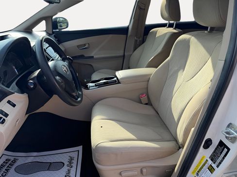 Used 2012 Toyota Venza LE w/ LE Convenience Pkg FWD image 10