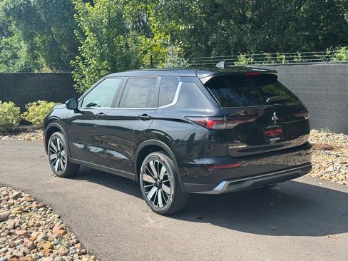 New 2025 Mitsubishi Outlander SE image 3