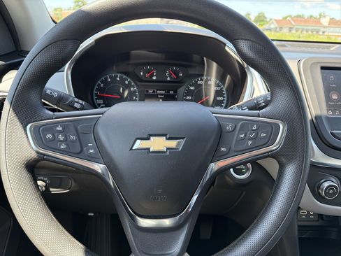 Used 2021 Chevrolet Equinox LS FWD image 12