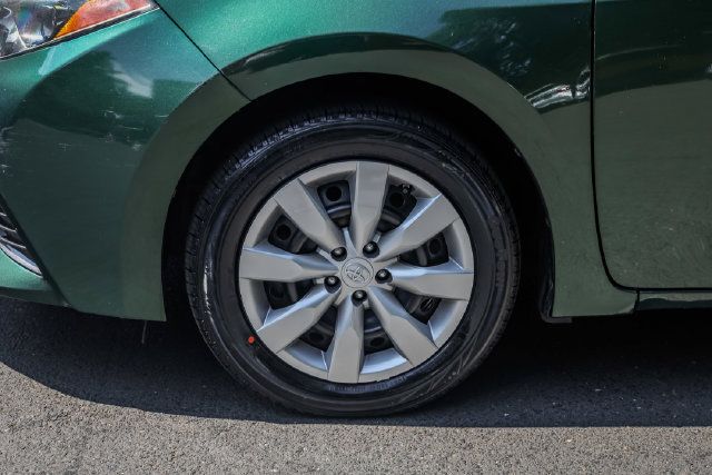 Used 2015 Toyota Corolla LE FWD image 12