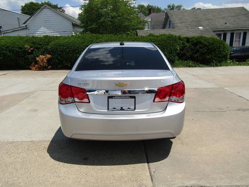 Used 2016 Chevrolet Cruze LS FWD image 4