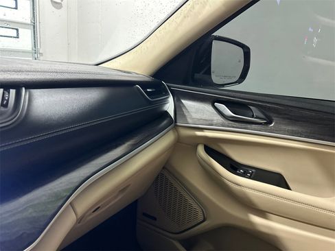 Used 2021 Jeep Grand Cherokee L Limited image 26