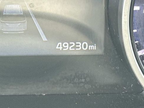 Used 2024 Kia Carnival LX FWD image 32