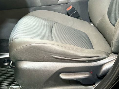 Used 2022 Toyota RAV4 LE FWD image 16