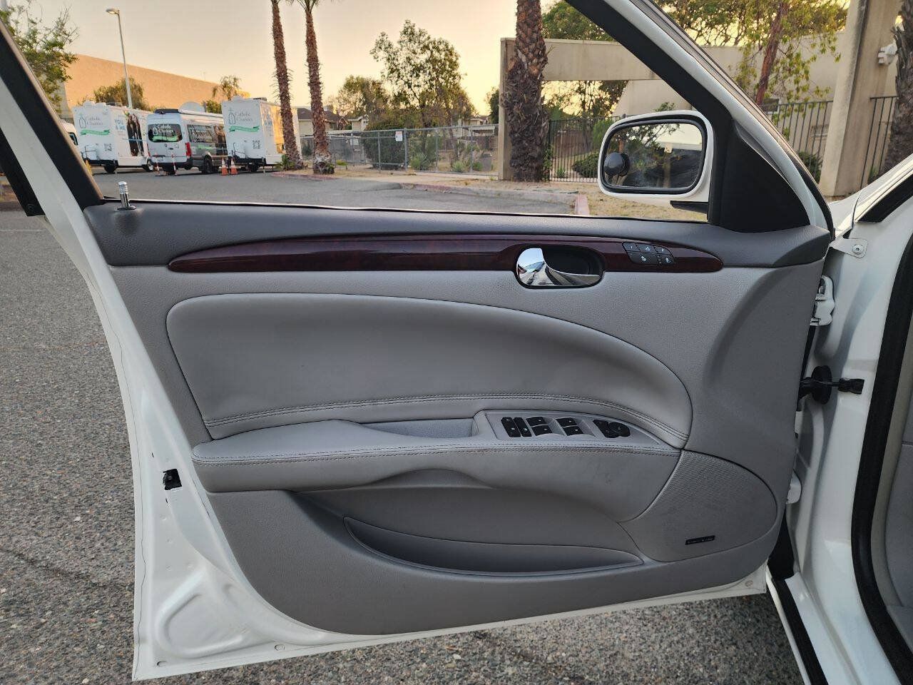 Used 2007 Buick Lucerne CXL w/ Luxury Package FWD image 29