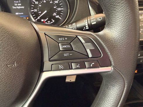 Used 2021 Chevrolet Malibu LT FWD image 9