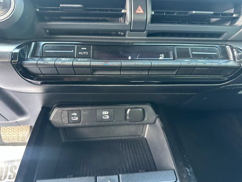 Used 2023 Toyota Prius LE FWD image 38
