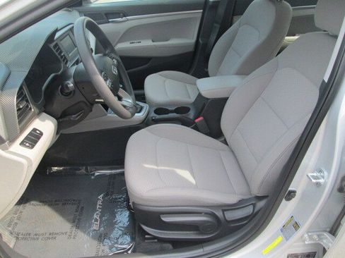 Used 2019 Hyundai Elantra SE image 10