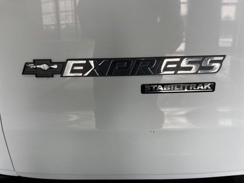 Used 2011 Chevrolet Express 1500 image 7